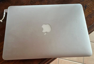 Apple MacBook Air 13,3" (Intel Core i5, 1.60GHz, 4GB RAM, 1TB SSD) - Notebook - Immagine 1 di 4