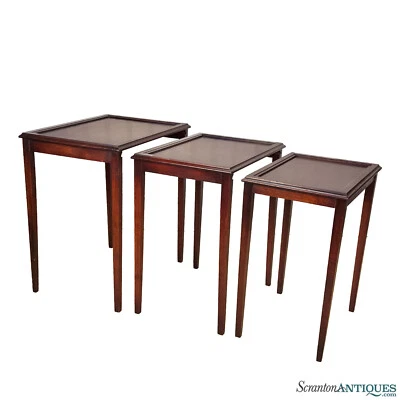 Mesas de cóctel antiguas tradicionales de caoba - Juego de 3 Foto 1 de 4