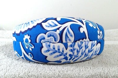Vera Bradley Hard Sunglass Eyeglass Clamshell Case Blue & White Floral 3"T - Image 1 of 4