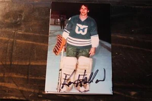 FOTO AUTOGRAFIADA KEN HOLLAND HARTFORD WHALERS HOF - Imagen 1 de 1