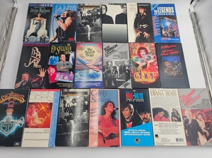 LOTTO 19 videocassette musicali ARTISTI VHS band JANET Cher BETTE Janis CARLY Beach Boys - Foto 1 di 5