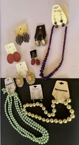 Lotto bigiotteria costume sfuso collane perle finte orecchini nuovi con etichetta - Foto 1 di 18