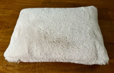 Anthropologie Almohada de Piel Sintética Rectángulo 19 X 13"" Peluche Rosa Claro Foto 1 de 4