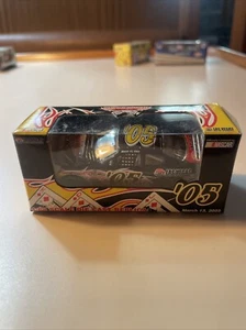 UAW DAIMLER CHRYSLER ‘05 Las Vegas Motor SpeedWay 1:64 - Picture 1 of 6