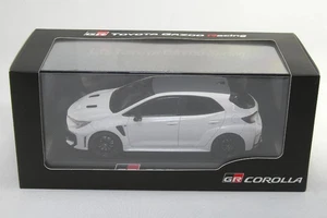 Toyota 1:30 GR Corolla 2025 Super White 2 Sample Dealer ver. gr-corolla-2025-040 - Bild 1 von 1