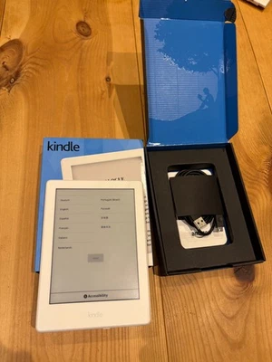 Amazon Kindle 8th gen White - Image 1 of 4