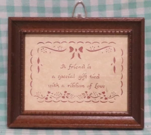 Diseños con Tijeras Placa Enmarcada Vintage Un Amigo es un Regalo Especial - Imagen 1 de 7