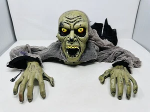 Halloween Gruseliger Bodenbrecher Zombie Requisite mit Sound und blinkenden Augen - funktioniert - Bild 1 von 6