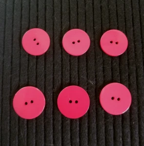 6 Hot Pink Plastic 2 Hole Round Buttons Size 7/8 In 1 In PLUS 4 Bonus Buttons - Picture 1 of 3
