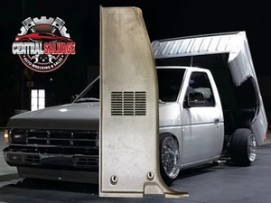 Camioneta Nissan D21 A/T interior conductores lado izquierdo piller 68745 01G00 1987-1996 OEM - Imagen 1 de 7