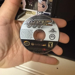 James Bond 007 in Agent Under Fire Player's Choice (Nintendo GameCube) Disc only - Picture 1 of 3