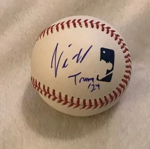 Vivek Ramaswamy signed Autogramm MLB Baseball Trump '24 Aufschrift - Bild 1 von 1