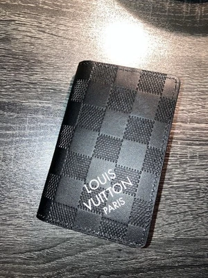 LV Louis Vuitton Organizador de Bolsillo Negro a Cuadros/LV Etiqueta Blanca  Foto 1 de 4