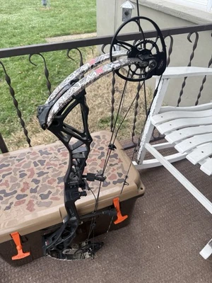 Bowtech Realm x 70lb RH - Image 1 of 4
