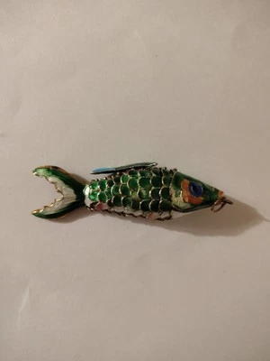 VINTAGE CHINESE EXPORT GREEN ENAMEL ARTICULATED KOI FISH GOLD TONE PENDANT - Image 1 of 3