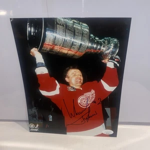 Viachelslav Fetisov Signed 8 x 10 Photo Holding the Cup Detroit Red Wings JSA - Picture 1 of 4