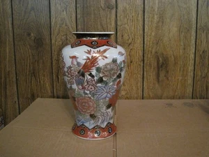 Jarrón vintage pintado a mano pájaros satsuma y diseño floral 10 1/4" de alto - Imagen 1 de 15