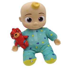 Muñeca CoComelon Music Talking Bedtime JJ Peluche Azul PJs Oso de Peluche Rojo 13" - Imagen 1 de 4