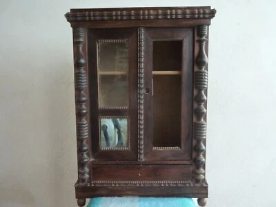 Armoire de poupée ancienne plaquage palissandre. - Photo 1/4