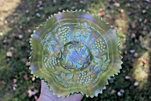 ANTIQUE NORTHWOOD GRAPE AND CABLE CARNIVAL STIPPLED BOWL - LIME GREEN -VERY RARE - Picture 1 of 9