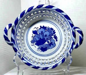 Cuenco canasta vintage pintado a mano reticulado azul y blanco perforado con mango - Imagen 1 de 8