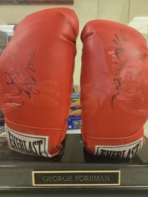  PAR DE guantes de boxeo firmados por George Foreman... juego raro Foto 1 de 2