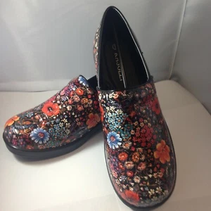 Women Clog Shoes Floral Pattern Cover Comfy Style Professional Wear - Picture 1 of 5