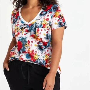 TORRID SKULL/FLORAL PRINT SHORT SLEEVE POCKET HERITAGE SLUB V-NECK TEE Size 2X - Picture 1 of 7