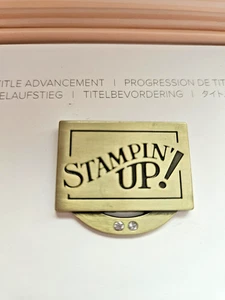 STAMPIN UP Title Advancement Pin Neu im Originalkarton - Bild 1 von 5
