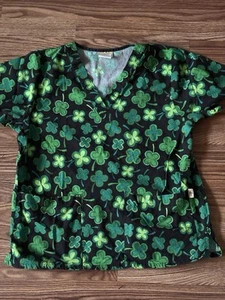 Tafford St. Patty’s Patrick’s Day 🍀 2-Pocket Scrub Top Green Med 100% Cotton - Picture 1 of 3