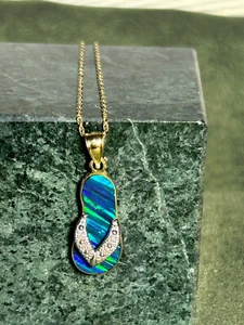 JUEGO COLGANTE CHANCLA MARCA 14K CON ÓPALO CADENA CUERDA 17" -COLGANTE 1.25" LARGO - Imagen 1 de 3
