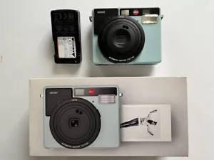 Leica Sofort Instant Film Camera MINT Color 19101 Used - Picture 1 of 7