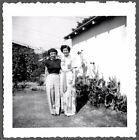 VINTAGE PHOTOGRAPH 1950 PRETTY GIRLS WOMENS FASHION HOUR GLASS WAISTS OLD PHOTO