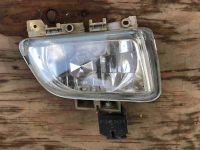 Faro antiniebla pasajero derecho Mazda MPV 1999 2000 2004 2005 2006 P0285R 0285 Foto 1 de 4