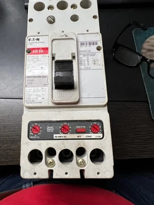 ETN Industrial Circuit Breaker Frame-HJD 65k-HJD3250F-3 Pole- Pre-Owned - Image 1 of 4