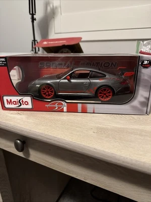Porsche 911 GT3 RS gris oscuro y rojo edición especial Maisto 1:18  Foto 1 de 2