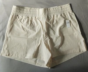 Women's XXL Cream Old Navy High Rise StretchTech Shorts Quick Dry Go Dry ~ New - Picture 1 of 9