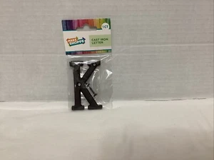 Lettera K 3" in metallo fuso con viti di montaggio texture nera - Foto 1 di 2