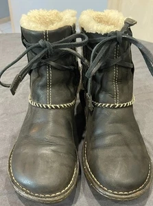 UGG Boots Damen 6 Cove Knöchel Winter 5136 schwarz Leder Lammfell Wolle gefüttert - Bild 1 von 6