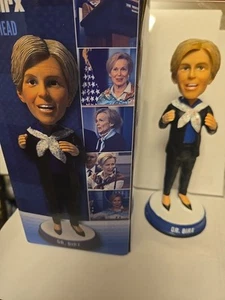 Dr. Deborah Birx Bobblehead Covid Bandana Salón Nacional de la Fama Edición Limitada Nuevo en Caja - Imagen 1 de 6