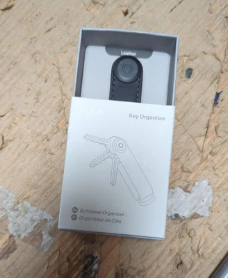 Organizador de llaves de cuero Orbitkey - negro con costuras negras Foto 1 de 4