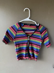 🌈 Delia’s By Dolls Kill Rainbow Sweet Chick Crop Top Elasticizzato 2018 HTF - Foto 1 di 8