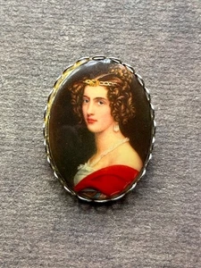 Spilla cammeo vintage Amalie von Schintling ritratto tono argento incorniciato - Foto 1 di 7