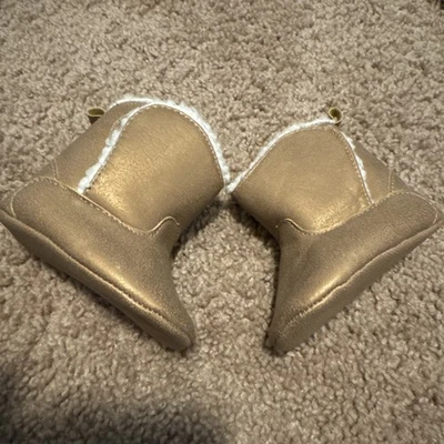 Carter’s Baby Girl Boots With Fleece Lining Size 0-3 months - Image 1 of 4