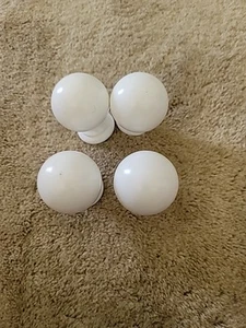 4 Stück weiße runde Kommodenknöpfe - Bild 1 von 6