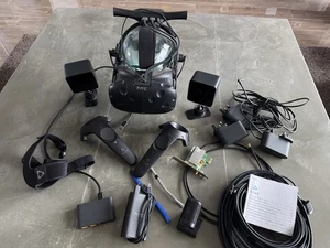 HTC Vive Headset Kit Inc. Deluxe Audio Strap, Battery Pack, Wireless Adaptor - Picture 1 of 17