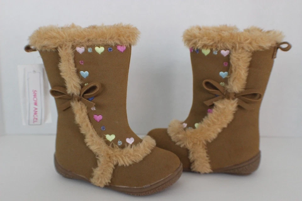 Snow Angel NIÑO PEQUEÑO Niña Caramelo Gamuza Vestido BOTAS~Talla 5~Piel sintética~Corazones~Arcos~ Foto 1 de 4