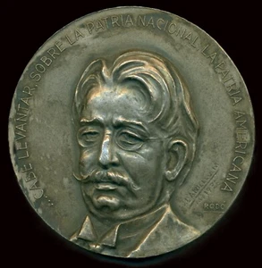 MEDALLA DE PLATA MASIVA URUGUAY 1938 "PATRIA AMERICANA SOBRE LA NACIONAL" RODO - Imagen 1 de 3