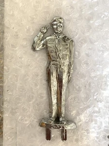 Boy Scout Saluting Figure - Vintage Solid Cast 4" Tall - Car Mascot? Statue? - Foto 1 di 5