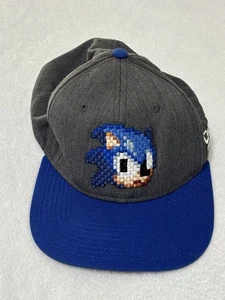 Cappello Sonic The Hedgehog DONT BLINK logo pixel blu e grigio berretto regolabile - Foto 1 di 5